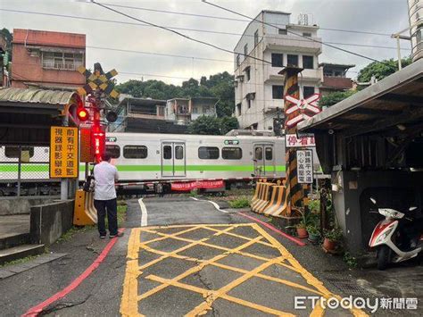 基隆 鐵支路 位置|【台鐵基隆車站】火車時刻表、平面圖、出口位置、地圖、電話、。